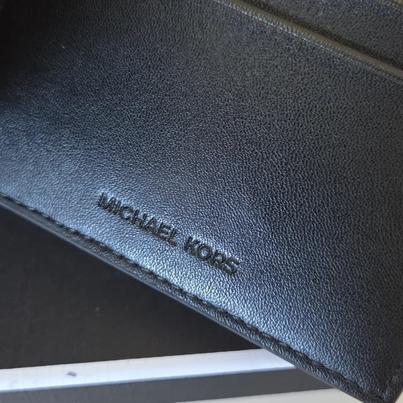 Michael Kors Slim Bifold Wallet NWT Box Included - Picture 12 of 15